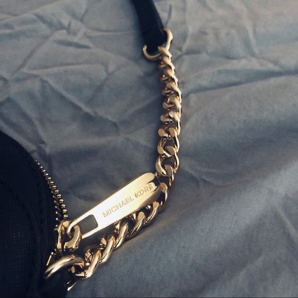 X SOLD X michael kors crossbody - Picture 2 of 5